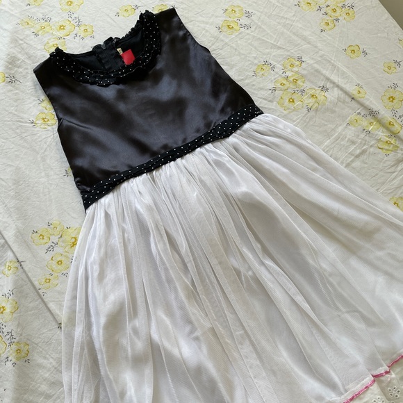 Black & White Flare Frock-Size 28(6-7 years)- Used - Picture 17 of 17